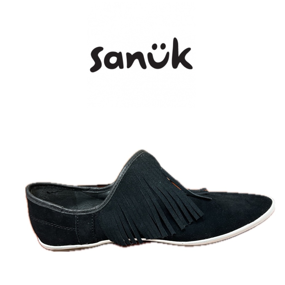 Like new (no tags) Worn twice Sanuk Fringe slip on shoes